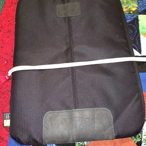 Case Logic IPad-Tablet Cushioned ZIP Case - Picture 4 of 6